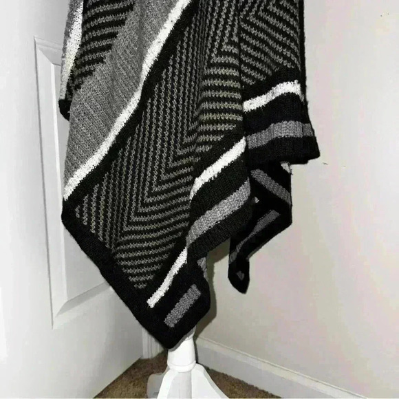 A.N.A Black & Gray Striped Knit Sleeveless Open Front Cardigan Women’s Medium - Picture 5 of 10